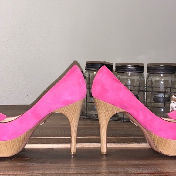 Luciano Padovan Hot Pink Bow Heels. - Picture 3 of 9